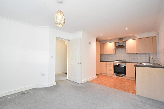 1 Bedroom Apartment To Rent In Balfour Road, Weybridge, KT13