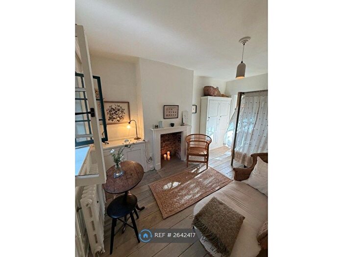 Studio To Rent In Sedgmoor Place, London, SE5