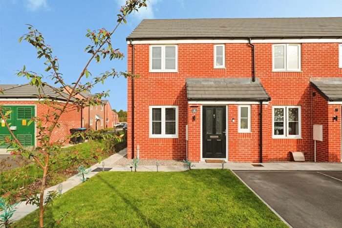 3 Bedroom End Of Terrace House For Sale In Arant Close, Harrogate, HG3