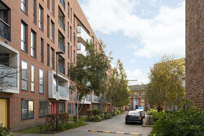 1 Bedroom Apartment To Rent In Appold Court, Godfrey Place, E2