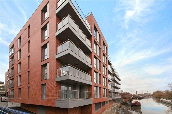 1 Bedroom Flat To Rent In High Street, Brentford, TW8