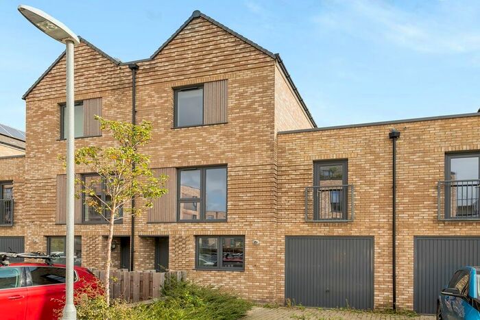 4 Bedroom Flat To Rent In Fisher Close, London, SE16