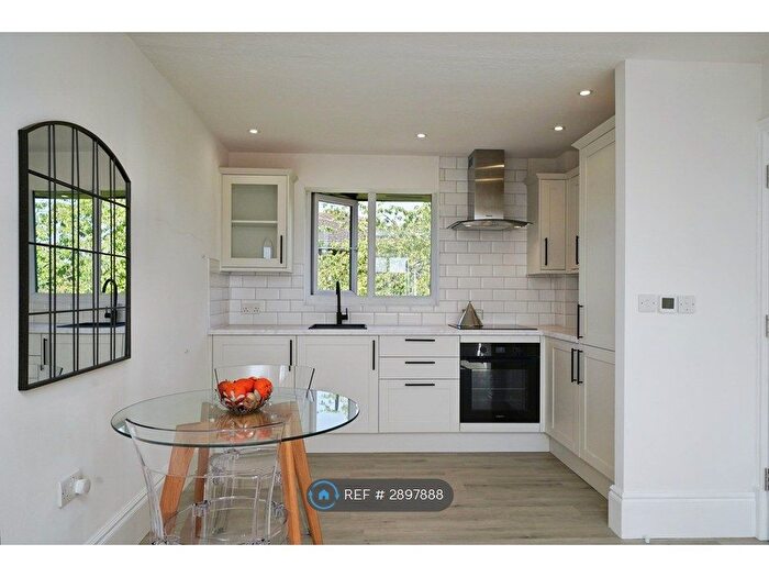 1 Bedroom Flat To Rent In Berry Court, Hounslow, TW4