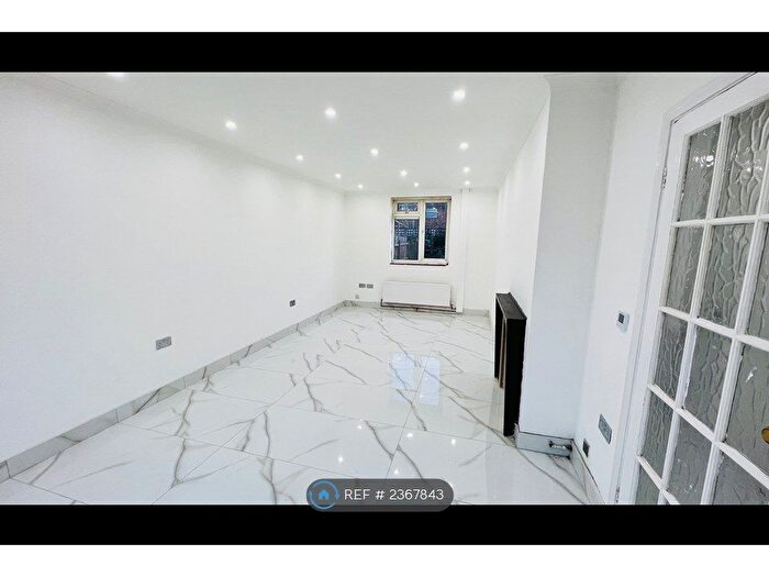 3 Bedroom Terraced House To Rent In Randolph Road, Slough, SL3