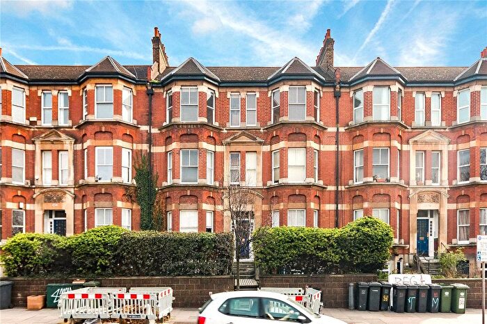 3 Bedroom Flat To Rent In New Cross Road, New Cross, SE14