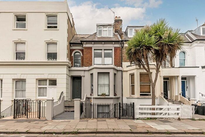 2 Bedroom Flat To Rent In Brackenbury Road, London, W6