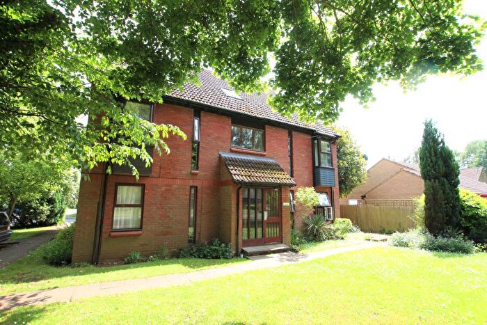 Studio To Rent In Woking, Surrey, GU21