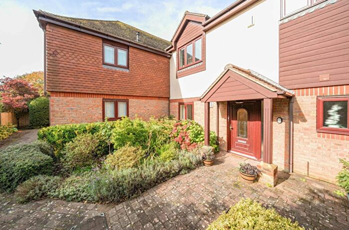 2 Bedroom Flat For Sale In Lavant Road, Bernardsgate, PO19