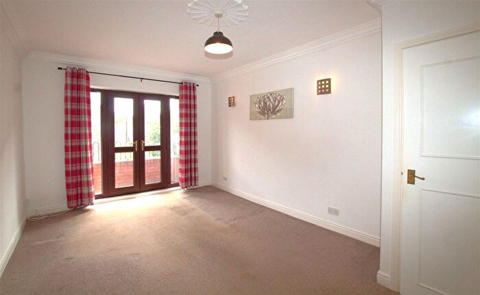 2 Bedroom Flat For Sale In West Street, Yarm, TS15