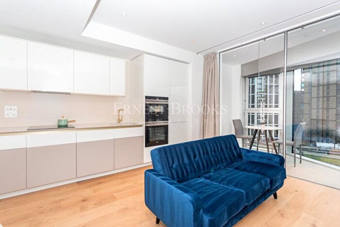 Apartment To Rent In Oakley House, Electric Boulevard, SW11
