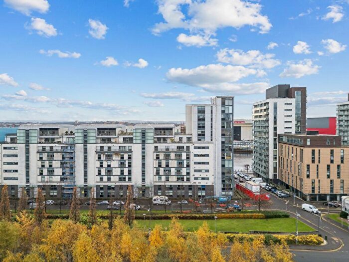 2 Bedroom Flat To Rent In Castlebank Place, Partick, Glasgow, G11