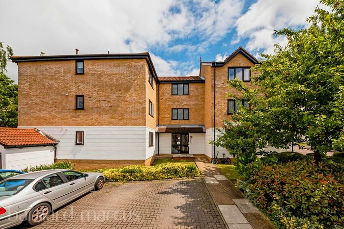 1 Bedroom Flat To Rent In Agate House, Percy Gardens, Worcester Park KT4