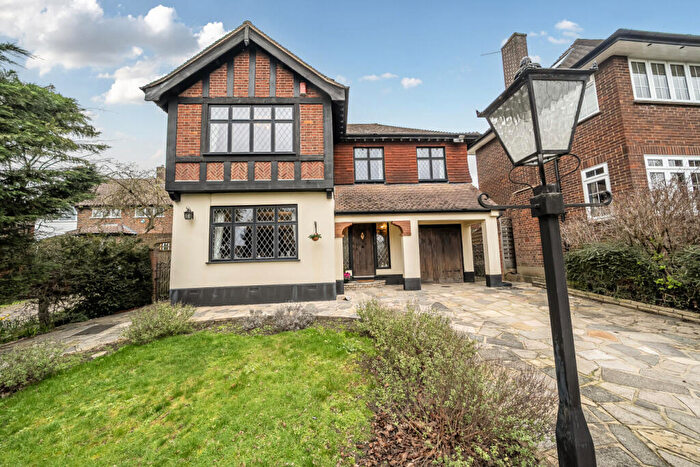 4 Bedroom Detached House For Sale In Kenwood Drive, Beckenham, BR3