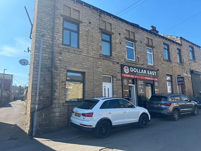 2 Bedroom Flat To Rent In Bay Hall Common Road, Birkby, Huddersfield, HD1