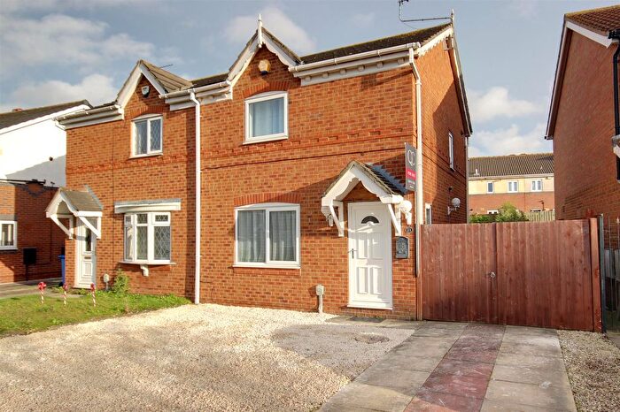 2 Bedroom Semi-detached House For Sale In Harbour Way, Hull, HU9