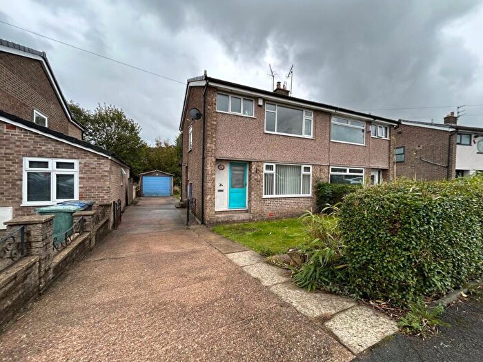 3 Bedroom Semi-Detached House For Sale In Middlebrook Crescent, Fairweather Green, Bradford, BD8