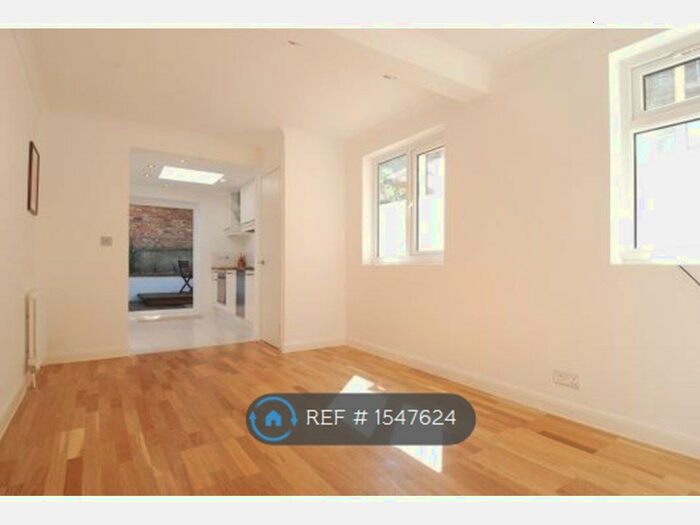 2 Bedroom Flat To Rent In Ellora Road, London, SW16