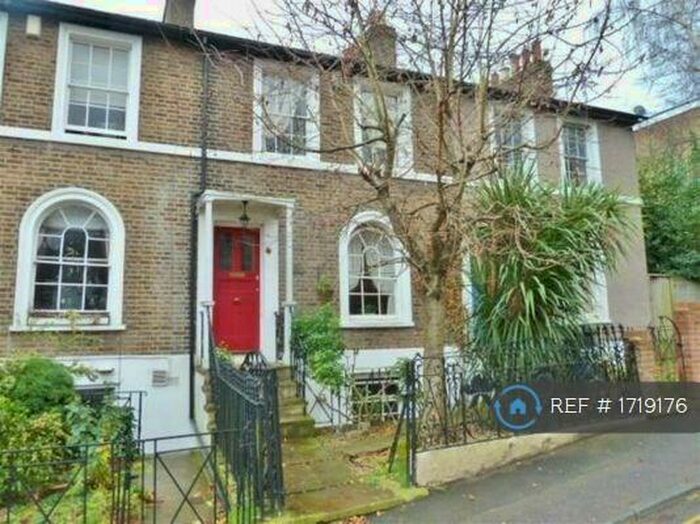 2 Bedroom Terraced House To Rent In Shrubbery Road, Gravesend, DA12