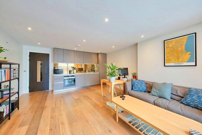 2 Bedroom Flat To Rent In Garratt Lane, London, SW18