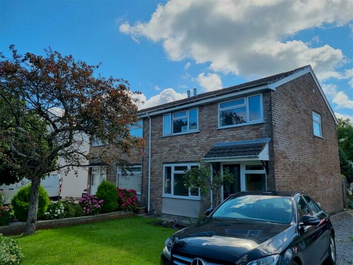 3 Bedroom Semi-Detached House To Rent In Heathgate, Yatton, BS49