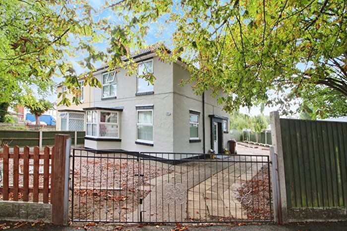 3 Bedroom Semi-detached House For Sale In Spencer Avenue, Scunthorpe, DN15