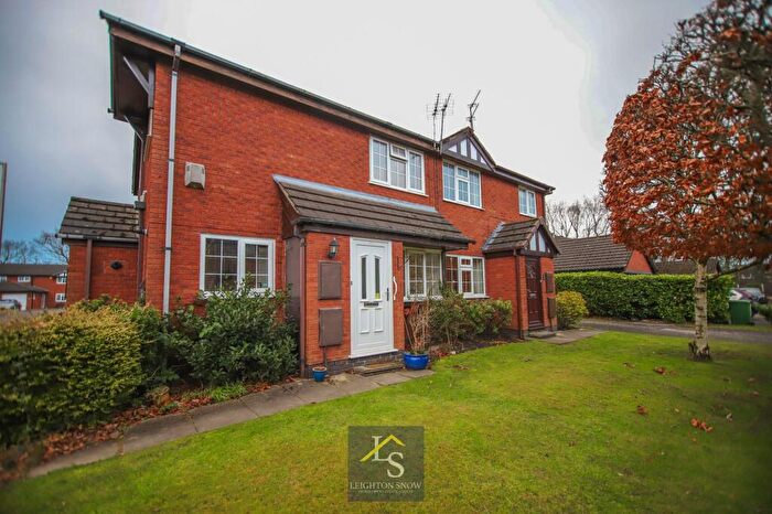 2 Bedroom Flat For Sale In Trinity Gardens, Stockport, SK3