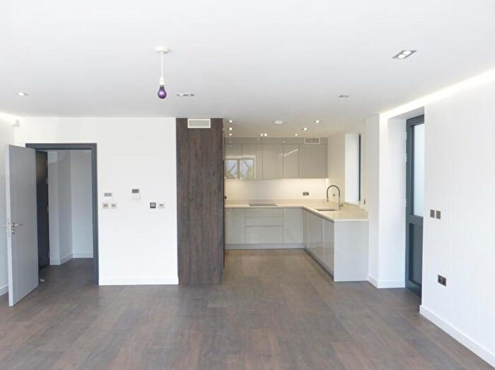 2 Bedroom Flat To Rent In The Ridgeway, Sharel Court, NW11