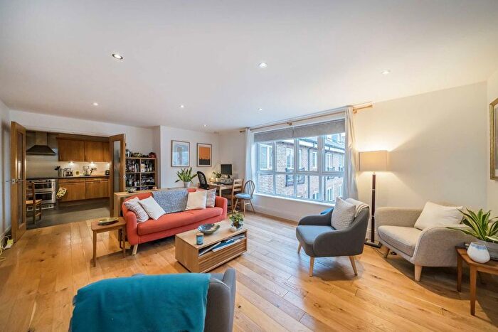 2 Bedroom Flat To Rent In High Street, Brentford, TW8