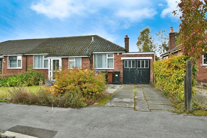 2 Bedroom Bungalow For Sale In Bridgefield Close, High Lane, Stockport, Greater Manchester, SK6