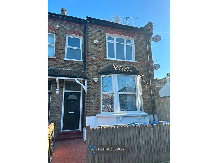 2 Bedroom Flat To Rent In Edmonton, London, N9