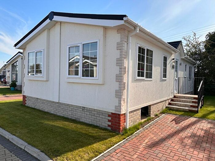 2 Bedroom Park Home For Sale In Mildenhall, Bury St Edmunds, IP28