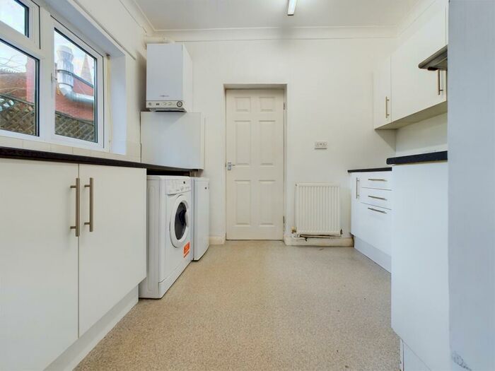 1 Bedroom Flat To Rent In Duesbery Street, Princes Avenue, HU5