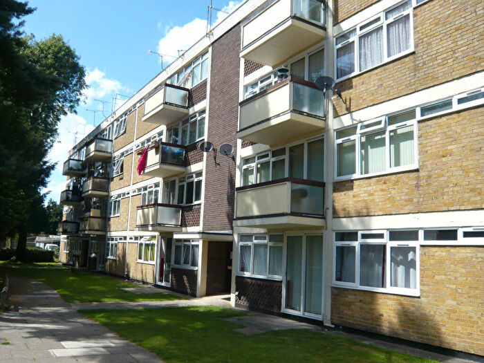 2 Bedroom Flat To Rent In Deerswood Court, Crawley, RH11