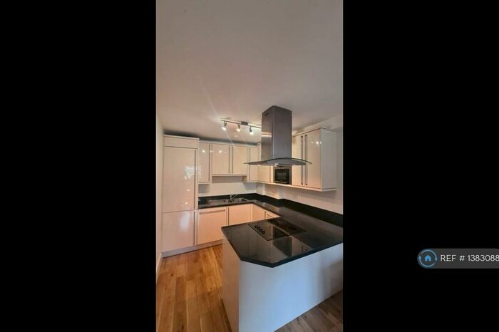 1 Bedroom Flat To Rent In Meridian Court, London, SE15