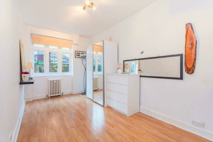 Studio To Rent In Hall Road, St John's Wood, London, NW8
