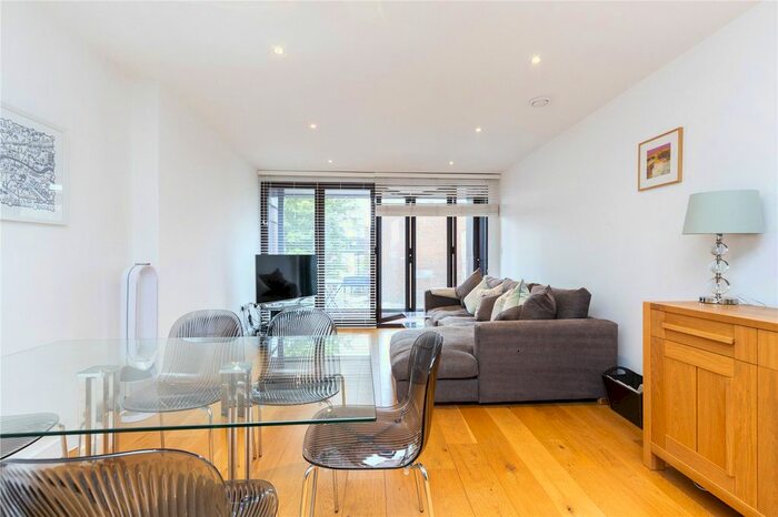 2 Bedroom Flat To Rent In Elmore Street, London, N1