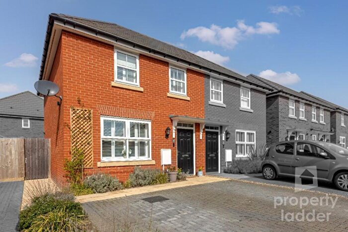 3 Bedroom Semi Detached House For Sale In Chestnut Drive, Horsford, NR10