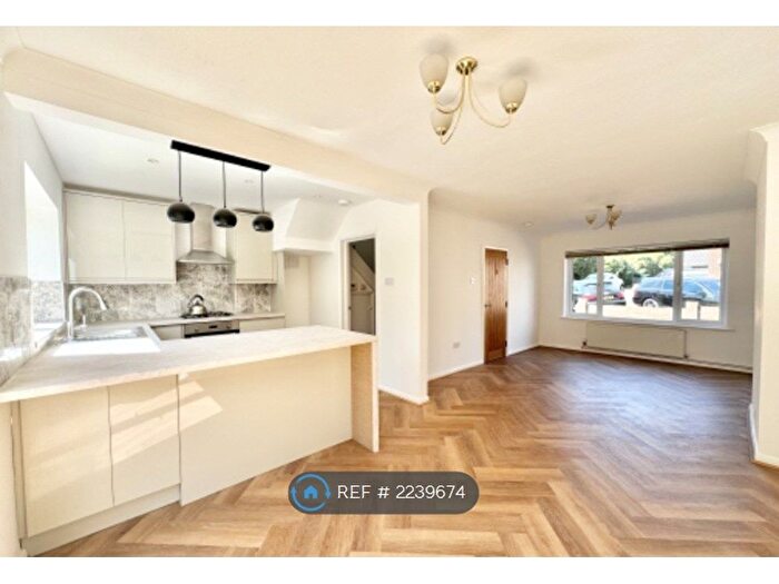 4 Bedroom Semi-Detached House To Rent In Victoria Road, Broadstairs, CT10