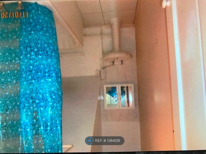 2 Bedroom Flat To Rent In Ivydene, Whitland, SA34