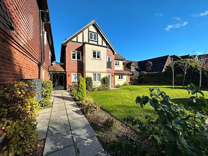1 Bedroom Flat To Rent In Limpsfield Road, Warlingham, Surrey, CR6