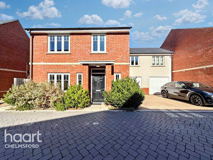 4 Bedroom Semi-Detached House For Sale In Rennoldson Green, Chelmsford, CM2