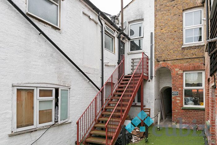 1 Bedroom Flat To Rent In High Street, Epsom, KT17