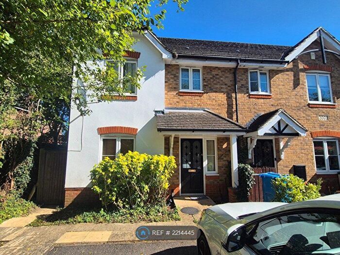 3 Bedroom Semi-Detached House To Rent In Beechfield Place, Maidenhead, SL6