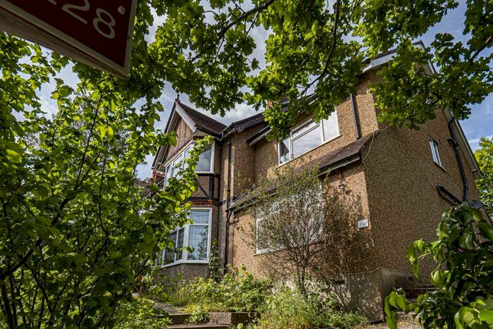 2 Bedroom Flat To Rent In Foxley Lane, West Purley, CR8