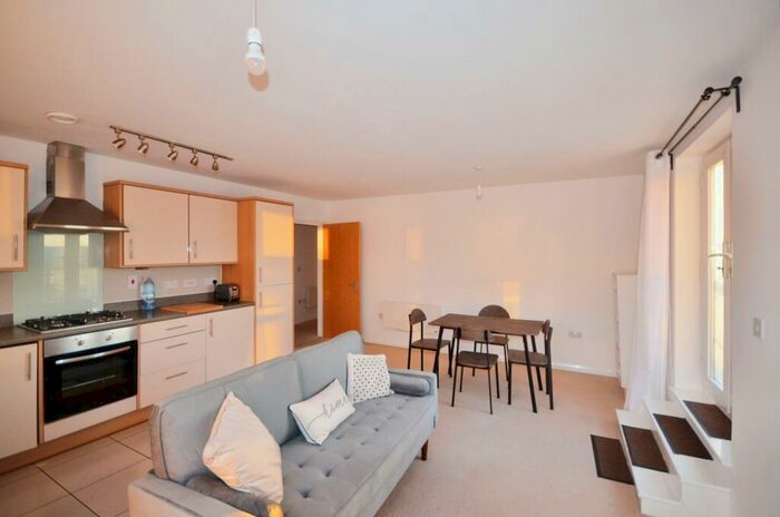 2 Bedroom Apartment To Rent In Ibex House, Slough, SL1