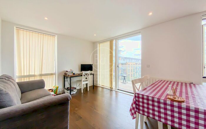 2 Bedroom Flat To Rent In Handley Drive, London, SE3