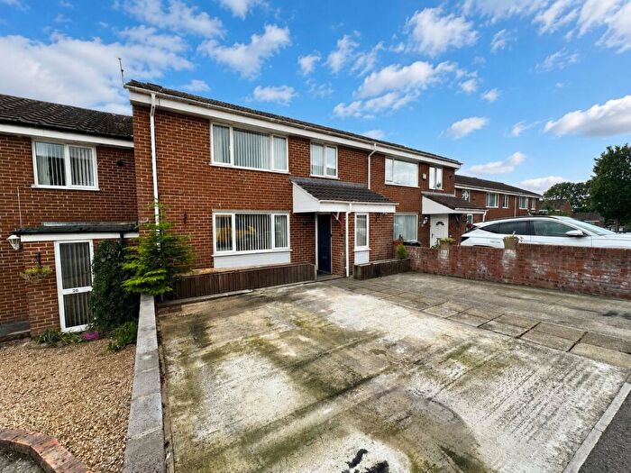 3 Bedroom Terraced House For Sale In Lowther Road, Yeovil, BA21