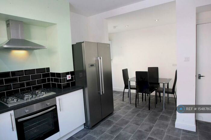 6 Bedroom Semi-Detached House To Rent In Salisbury Road, Liverpool, L15