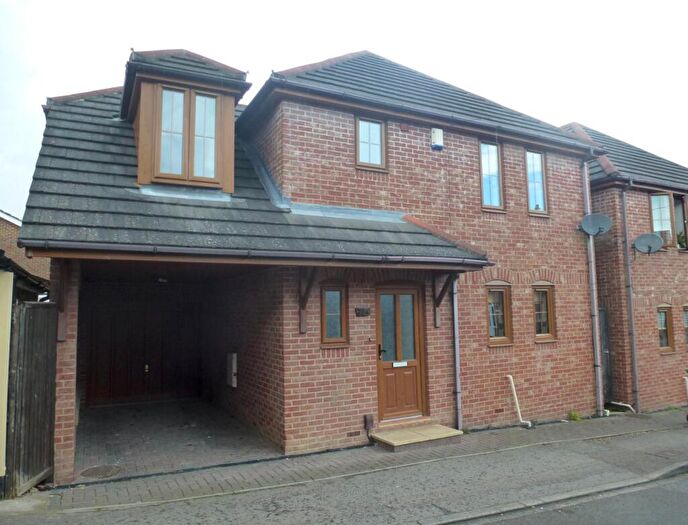 3 Bedroom Link Detached House To Rent In Church Road, Woolston, SO19
