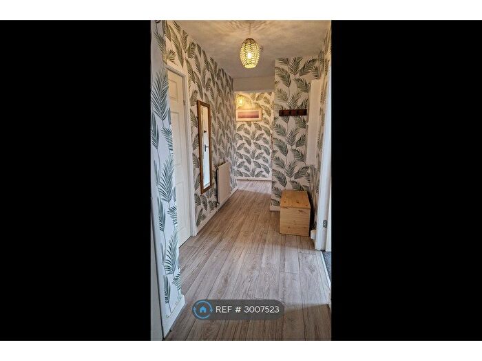 3 Bedroom Flat To Rent In Craigmount Place, Dundee, DD2